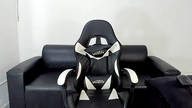 JuanDiegoKing online show from March 18, 3:45 am