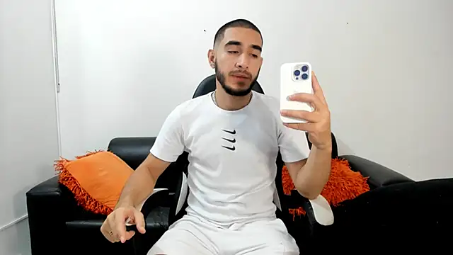 JuanDiegoKing online show from March 22, 3:41 am