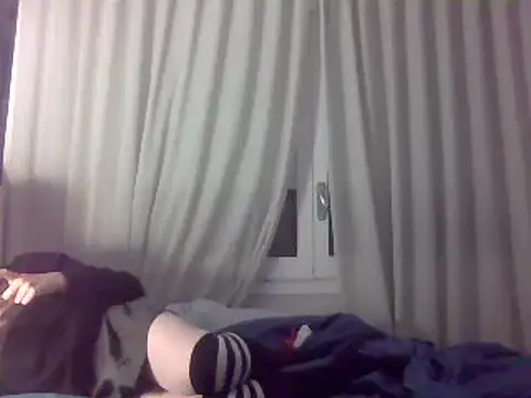 Snapshot of Your_femboy24 chatting on December 14, 8:51 pm Your femboy24 online show from December 14, 8:51 pm