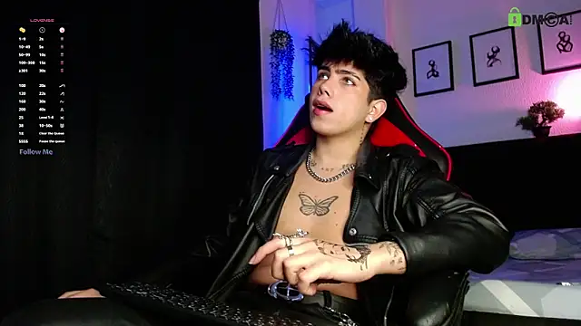 LyleBennett  online show from March 27, 11:33 am