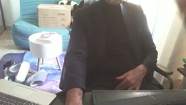 shyfrenchcock1 online show from January 6, 3:05 pm