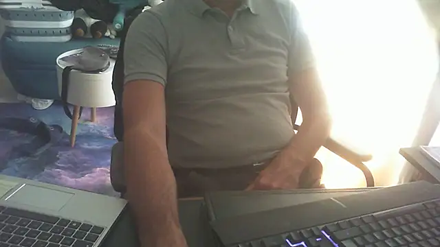 shyfrenchcock1 online show from July 7, 9:13 am