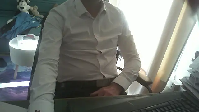 shyfrenchcock1 online show from November 3, 9:24 am