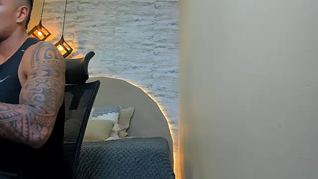 Aron Bolt online show from November 9, 10:03 pm