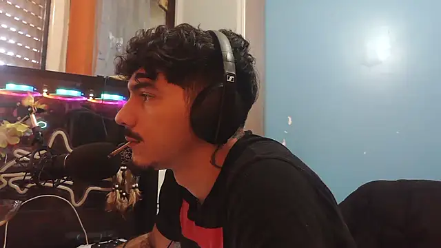 Badboyi1997 online show from February 6, 9:28 am