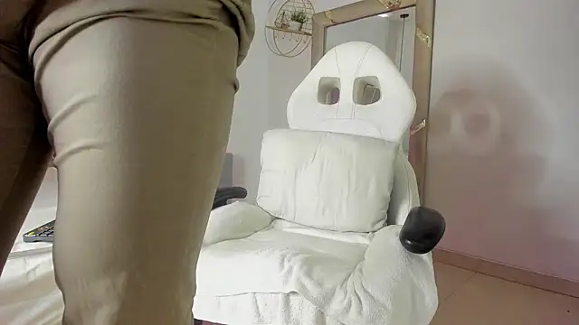 Lucii fer  online show from November 19, 1:11 pm