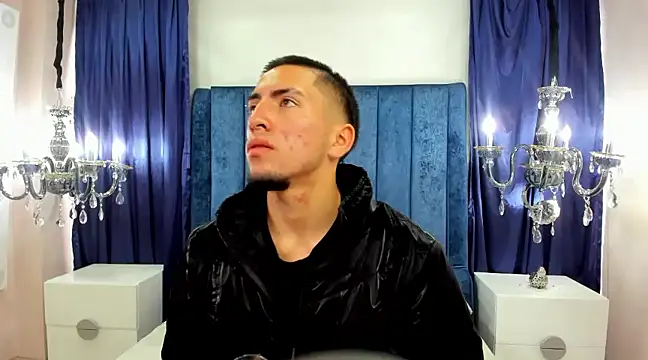 Snapshot of King_Dante_ chatting on February 7, 7:49 pm King Dante  online show from February 7, 7:49 pm