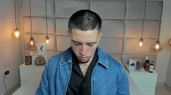 Snapshot of King_Dante_ chatting on February 12, 9:11 pm King Dante  online show from February 12, 9:11 pm