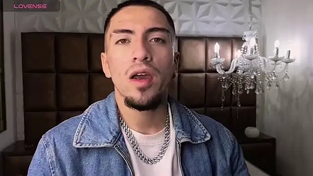 Snapshot of King_Dante_ chatting on October 19, 12:41 pm King Dante  online show from October 19, 12:41 pm