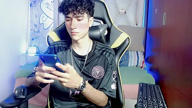 johnny cagee online show from December 15, 3:58 am