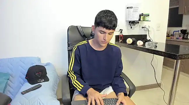 Snapshot of Lyam_ap chatting on January 13, 8:05 am Lyam ap online show from January 13, 8:05 am