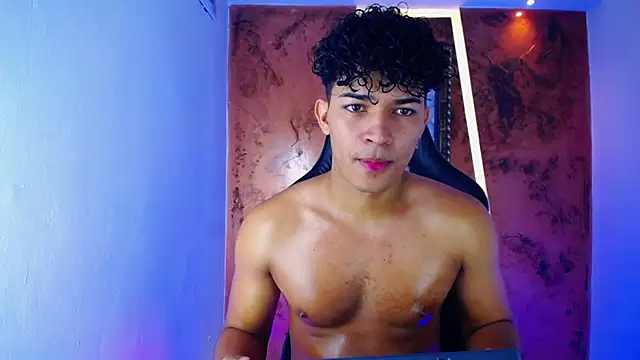 Snapshot of jamescurli_ chatting on March 3, 5:51 am jamescurli  online show from March 3, 5:51 am