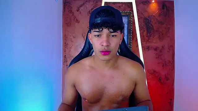 Snapshot of jamescurli_ chatting on February 25, 7:20 am jamescurli  online show from February 25, 7:20 am