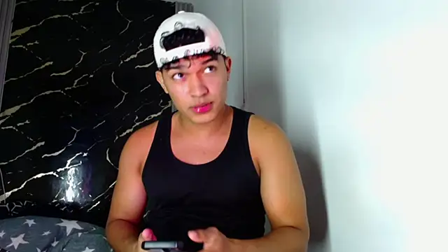 Snapshot of jamescurli_ chatting on September 20, 7:19 am jamescurli  online show from September 20, 7:19 am