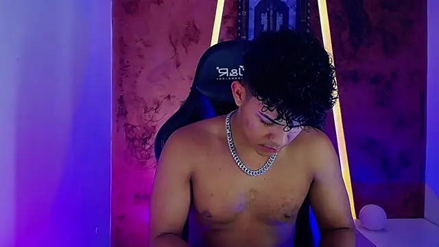 Snapshot of jamescurli_ chatting on February 3, 4:57 am jamescurli  online show from February 3, 4:57 am