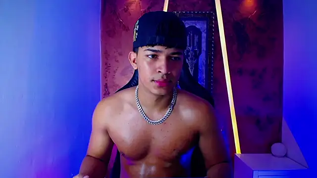Snapshot of jamescurli_ chatting on February 11, 4:44 am jamescurli  online show from February 11, 4:44 am