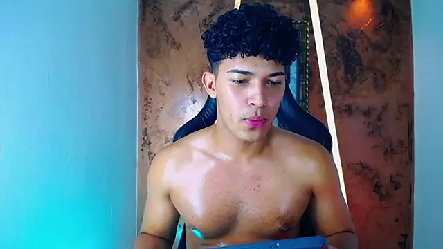 Snapshot of jamescurli_ chatting on March 3, 4:08 pm jamescurli  online show from March 3, 4:08 pm
