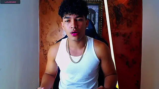 Snapshot of jamescurli_ chatting on March 23, 5:10 am jamescurli  online show from March 23, 5:10 am