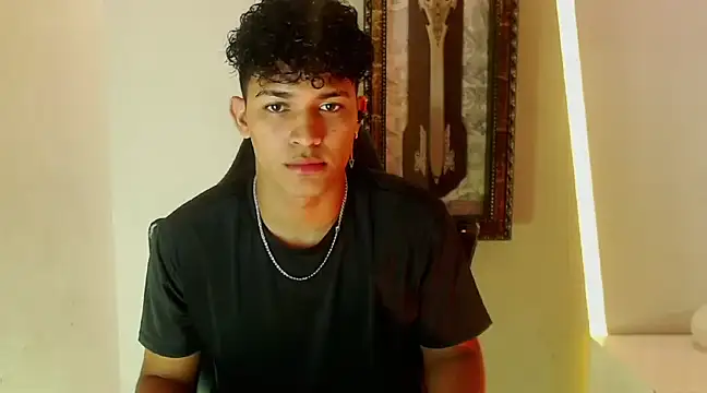 Snapshot of jamescurli_ chatting on January 4, 4:44 am jamescurli  online show from January 4, 4:44 am