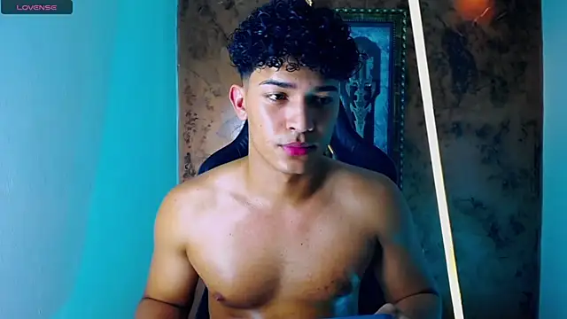 Snapshot of jamescurli_ chatting on March 15, 2:34 pm jamescurli  online show from March 15, 2:34 pm