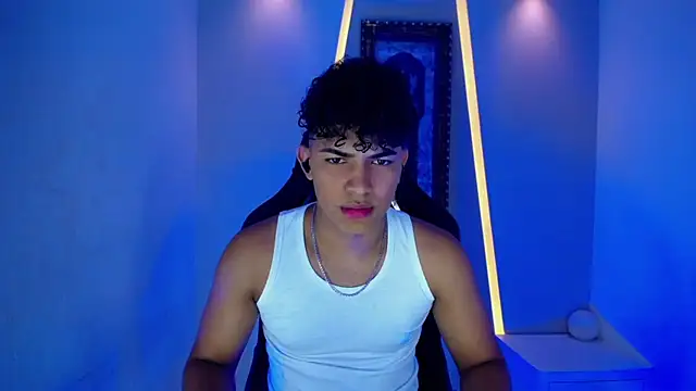 Snapshot of jamescurli_ chatting on January 9, 5:02 am jamescurli  online show from January 9, 5:02 am
