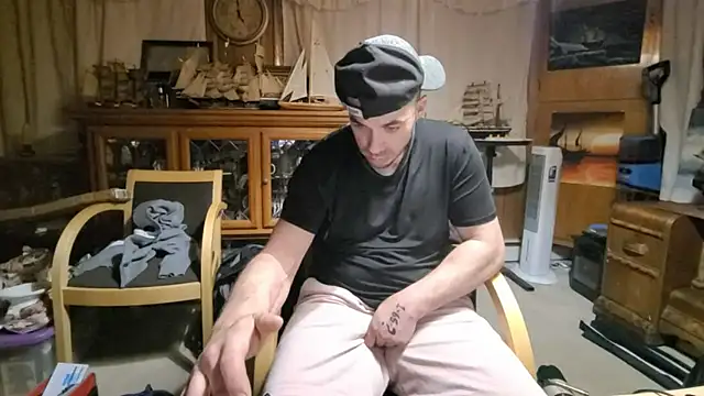 ScubaStevex online show from April 18, 4:14 am