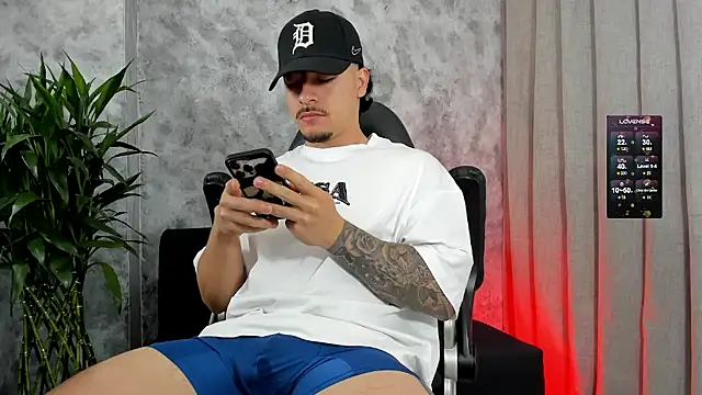 boyc022  online show from December 21, 11:40 am