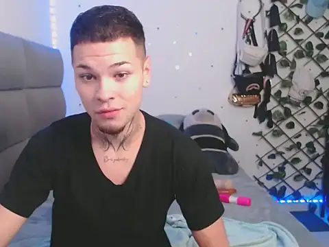 Snapshot of MarceloMilk chatting on October 25, 4:58 am MarceloMilk online show from October 25, 4:58 am