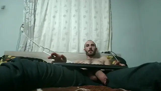 Snapshot of kisandgioni chatting on December 15, 10:37 pm kisandgioni online show from December 15, 10:37 pm