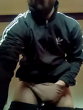 Snapshot of smartboy010101 chatting on January 16, 9:27 am smartboy010101 online show from January 16, 9:27 am