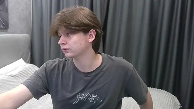 W N G S online show from October 6, 9:30 pm