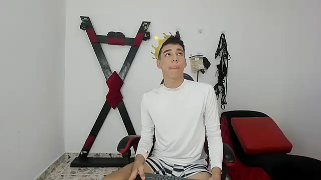 Harry LatinBoy online show from November 17, 7:50 pm