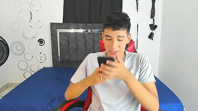 Harry LatinBoy online show from November 19, 6:30 pm