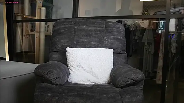 Snapshot of DimitriSullivan_ chatting on February 2, 3:10 am DimitriSullivan  online show from February 2, 3:10 am