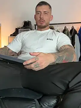DimitriSullivan  online show from June 22, 1:11 am