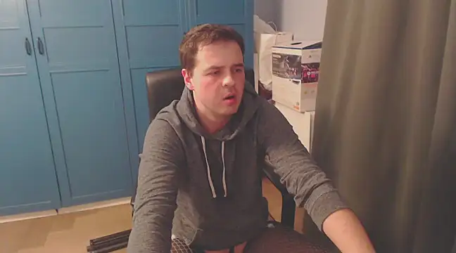 Snapshot of CuteMan33 chatting on December 24, 2:54 am CuteMan33 online show from December 24, 2:54 am