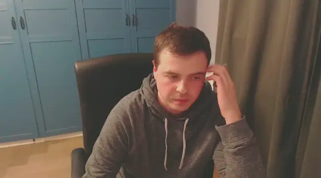 Snapshot of CuteMan33 chatting on December 9, 8:18 pm CuteMan33 online show from December 9, 8:18 pm