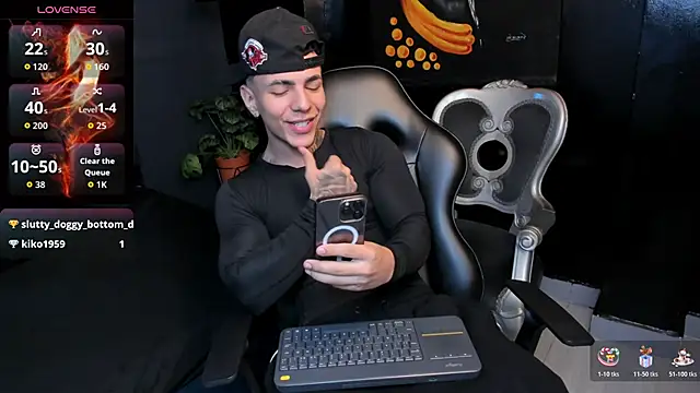 Snapshot of Flynn_Riider chatting on October 24, 6:09 pm Flynn Riider online show from October 24, 6:09 pm