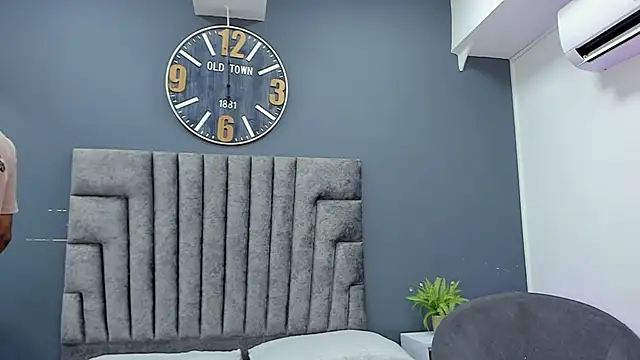 Robin Rief online show from April 18, 7:29 pm