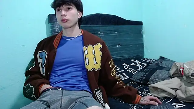 Snapshot of pervertsteens3 chatting on October 16, 7:27 am pervertsteens3 online show from October 16, 7:27 am