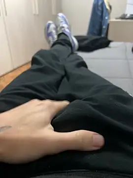 93moro online show from December 26, 7:27 pm