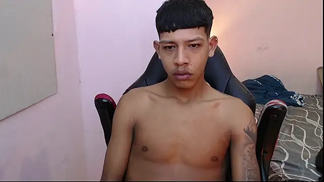 Snapshot of mr_stiven_ chatting on January 5, 2:17 am mr stiven  online show from January 5, 2:17 am