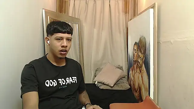 mr stiven  online show from December 3, 3:45 am