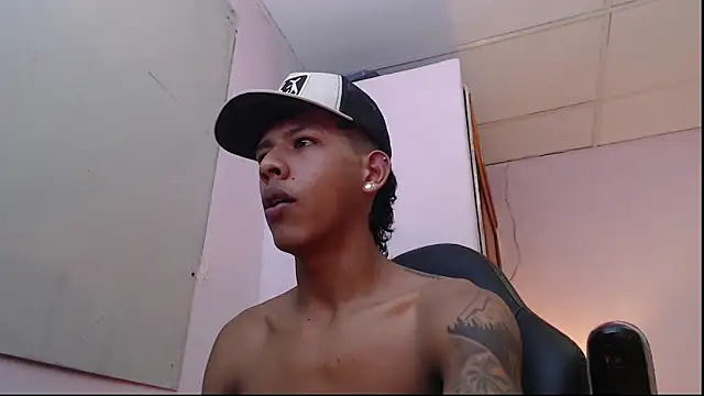 Snapshot of mr_stiven_ chatting on January 3, 9:36 am mr stiven  online show from January 3, 9:36 am