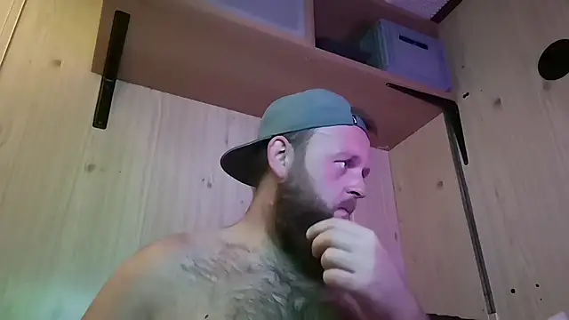 Snapshot of TinyDickBear chatting on October 25, 1:51 am TinyDickBear online show from October 25, 1:51 am