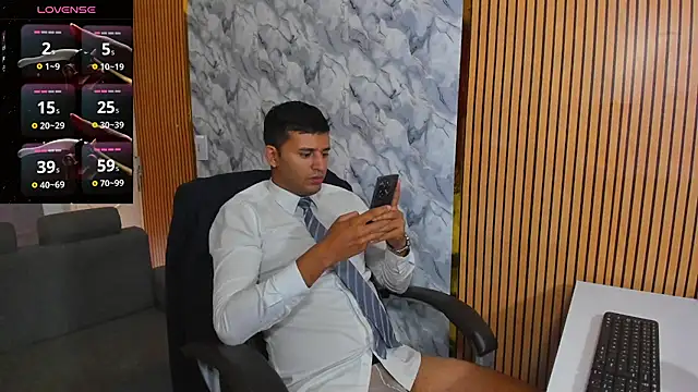 Hideintheoffice online show from December 19, 12:35 pm