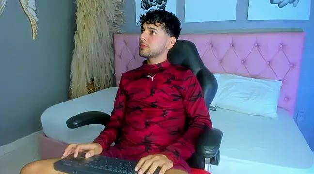 Snapshot of Samir_bear chatting on January 17, 12:52 pm Samir bear online show from January 17, 12:52 pm