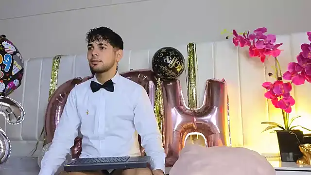 Snapshot of Samir_bear chatting on March 7, 1:07 pm Samir bear online show from March 7, 1:07 pm