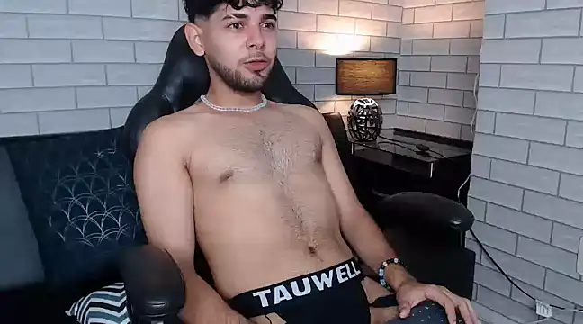 Snapshot of Samir_bear chatting on February 22, 12:19 pm Samir bear online show from February 22, 12:19 pm