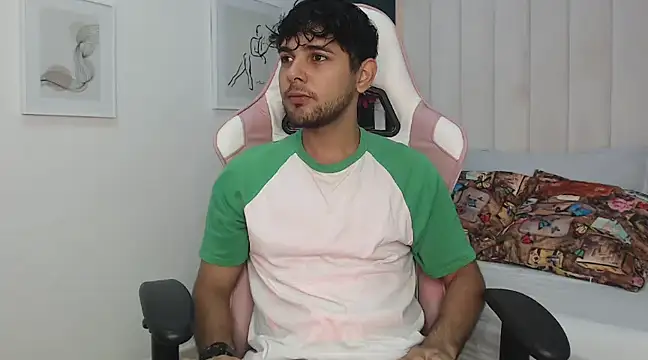 Snapshot of Samir_bear chatting on January 4, 12:38 pm Samir bear online show from January 4, 12:38 pm